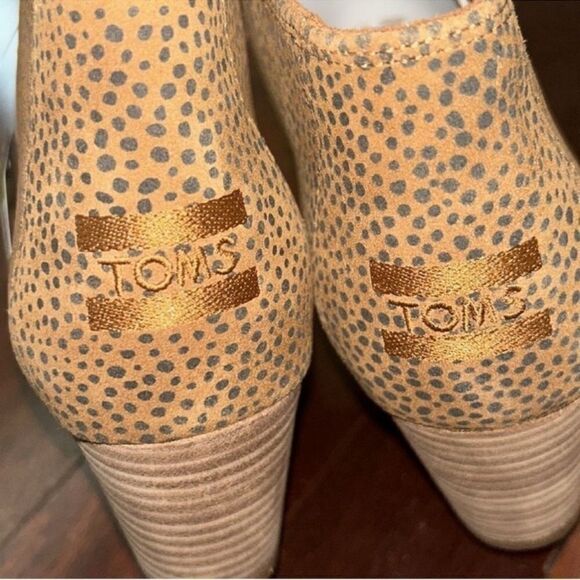 Tom's Cheetah Print Wedge Heel Bootie
Shoes(Size 8.5W) - Picture 10 of 11